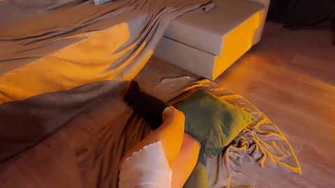 JASMINE   usually going live about 2 am UTC  online show from 18, 3, 2026