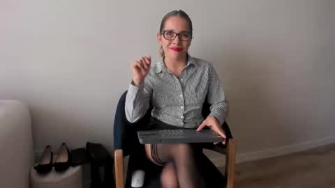 Snapshot of cheek_chic12 chatting on 7, 2, 2025 Regina Phalange online show from 7, 2, 2025
