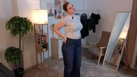 Snapshot of cherellehowieson chatting on 21, 10, 2025 Pauline its my first day online show from 21, 10, 2025