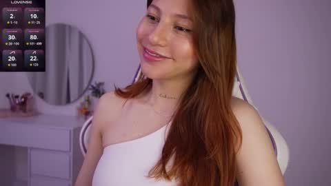 Snapshot of cherry__peach chatting on 19, 10, 2025 Holly online show from 19, 10, 2025
