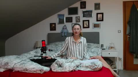 Snapshot of cherryangle chatting on 18, 2, 2026 Leonie online show from 18, 2, 2026