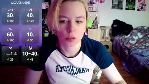 Snapshot of cherrybaby_0 chatting on 10, 12, 2024 cherrybaby_0 online show from 10, 12, 2024
