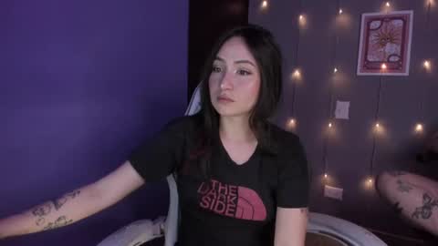  dayis independent model  online show from 4, 3, 2025