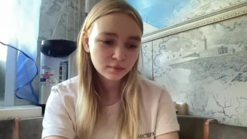 Snapshot of cherryleija chatting on 4, 6, 2026 Lei online show from 4, 6, 2026