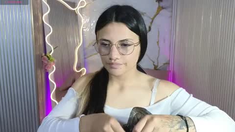 Snapshot of chiara_tay chatting on 4, 4, 2026 Chiara online show from 4, 4, 2026