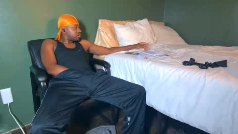 Snapshot of chicagothirdleg chatting on 3, 6, 2026 Que online show from 3, 6, 2026