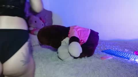 Snapshot of chicarita_fire chatting on 23, 6, 2026 Channel Fire online show from 23, 6, 2026