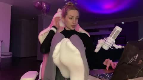 Snapshot of chillgoddess chatting on 11, 3, 2025 Goddess Vika - owner of all ur money online show from 11, 3, 2025