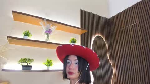 C H L O E  online show from 4, 12, 2025