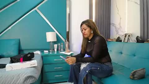 Chloe  online show from 13, 4, 2026