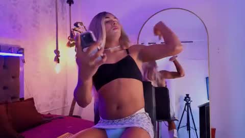 Snapshot of chloe_bronze chatting on 13, 7, 2026 Chloe online show from 13, 7, 2026