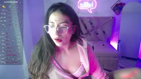 Snapshot of chloe_brownn_v chatting on 1, 10, 2025 Hi Stream 1500 to 2100 online show from 1, 10, 2025