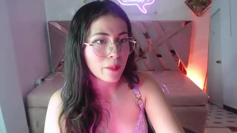 Snapshot of chloe_brownn_v chatting on 8, 10, 2025 Hi Stream 1500 to 2100 online show from 8, 10, 2025