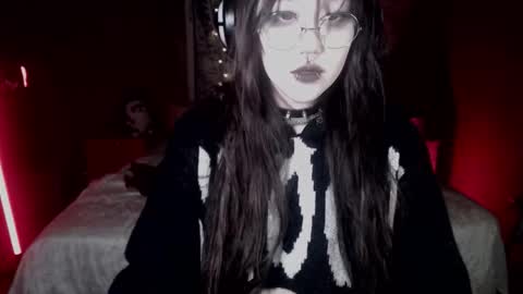 Snapshot of chloe_crystall_killer chatting on 9, 10, 2025 chloe_crystall_killer online show from 9, 10, 2025