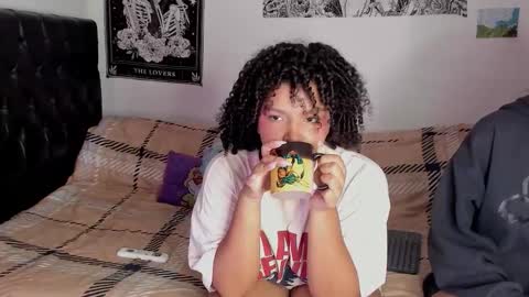 Snapshot of chloe_kisses chatting on 12, 9, 2025 chloe_kisses online show from 12, 9, 2025
