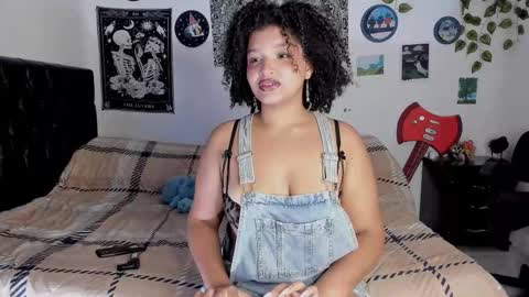 Snapshot of chloe_kisses chatting on 14, 9, 2025 chloe_kisses online show from 14, 9, 2025