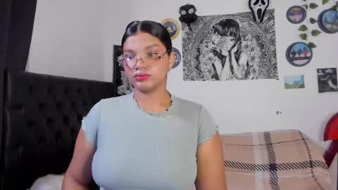 Snapshot of chloe_kisses chatting on 27, 9, 2025 chloe_kisses online show from 27, 9, 2025
