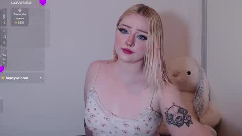 Chloe Levine online show from 14, 9, 2025