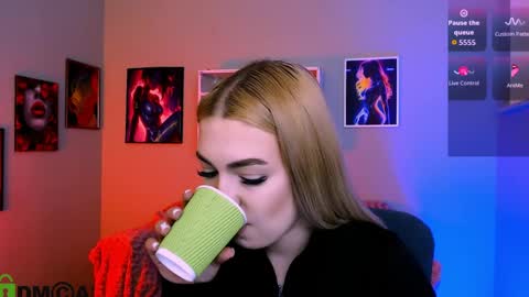 Snapshot of chloe_ley chatting on 27, 5, 2026 chloe_ley online show from 27, 5, 2026