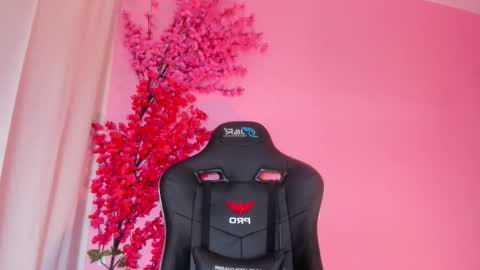 Chloe Miller  online show from 21, 12, 2025