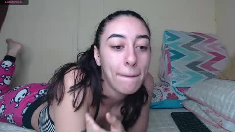 Snapshot of chloe_vahos chatting on 4, 1, 2025 Chloe online show from 4, 1, 2025
