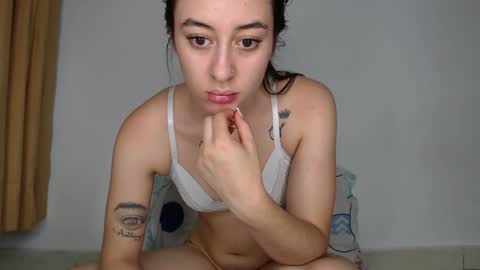 Snapshot of chloe_vahos chatting on 23, 9, 2025 Chloe online show from 23, 9, 2025