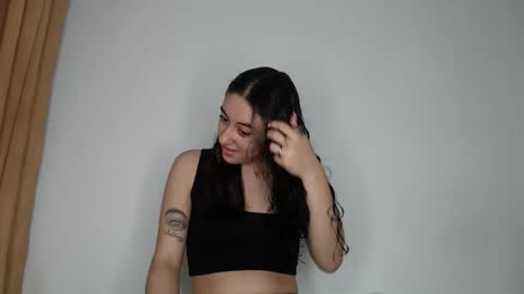 Snapshot of chloe_vahos chatting on 25, 9, 2025 Chloe online show from 25, 9, 2025