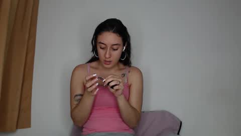 Snapshot of chloe_vahos chatting on 26, 9, 2025 Chloe online show from 26, 9, 2025