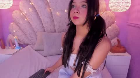 Snapshot of chloe_watson_ chatting on 27, 2, 2025 online show from 27, 2, 2025