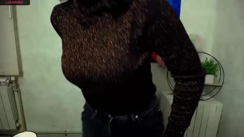 Chloe online show from 8, 11, 2025