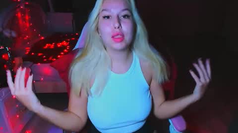 ChloeRicci online show from 18, 10, 2025