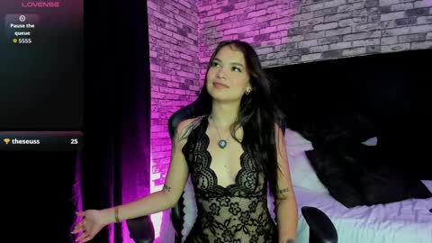 .. Chloe .. online show from 9, 4, 2026