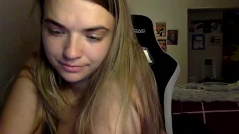 Chloe Lane online show from 4, 12, 2025