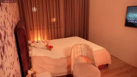 Chloe online show from 8, 2, 2026