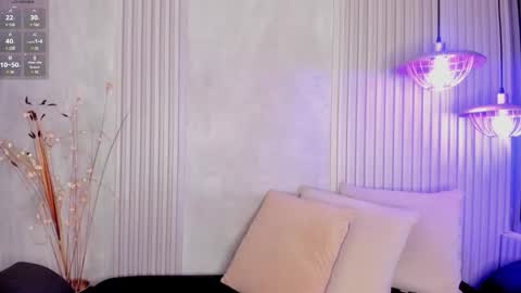 CHLOE  online show from 8, 1, 2025