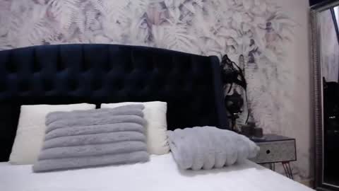 Chloe online show from 8, 4, 2026