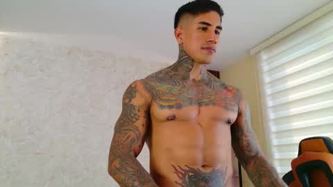 Snapshot of chris_reilly chatting on 22, 10, 2025 chris reilly online show from 22, 10, 2025