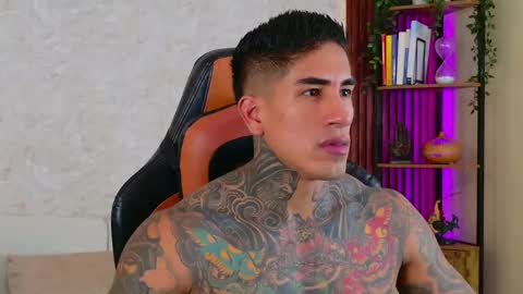 Snapshot of chris_reilly chatting on 23, 11, 2025 chris reilly online show from 23, 11, 2025