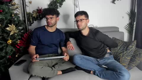 Im Chirs IM MODEL INDEPENDT online show from 3, 1, 2025