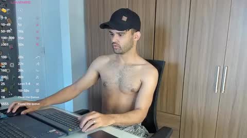 Im Chirs IM MODEL INDEPENDT online show from 15, 1, 2025