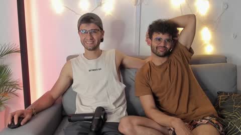 Im Chirs IM MODEL INDEPENDT online show from 24, 1, 2025