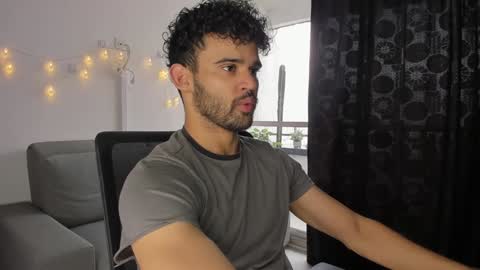 Im Chirs IM MODEL INDEPENDT online show from 24, 1, 2025