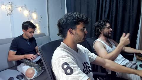 Im Chirs IM MODEL INDEPENDT online show from 29, 1, 2025