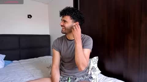 Im Chirs IM MODEL INDEPENDT online show from 30, 1, 2025