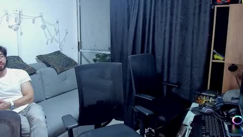 Im Chirs IM MODEL INDEPENDT online show from 11, 2, 2025