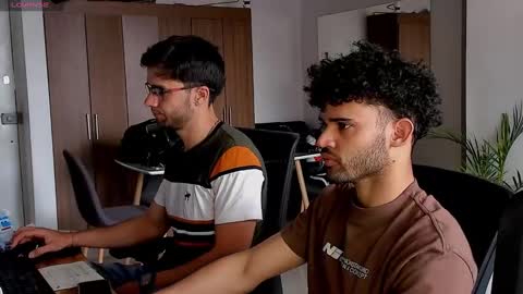 Im Chirs IM MODEL INDEPENDT online show from 24, 2, 2025