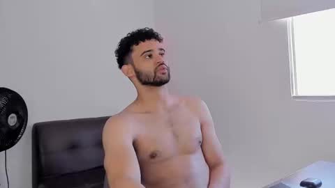 Im Chirs IM MODEL INDEPENDT online show from 15, 9, 2025