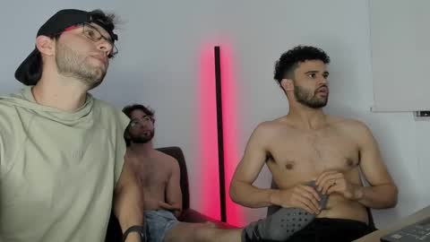 Im Chirs IM MODEL INDEPENDT online show from 16, 9, 2025