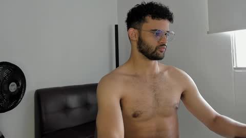 Im Chirs IM MODEL INDEPENDT online show from 16, 9, 2025