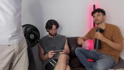 Im Chirs IM MODEL INDEPENDT online show from 18, 9, 2025